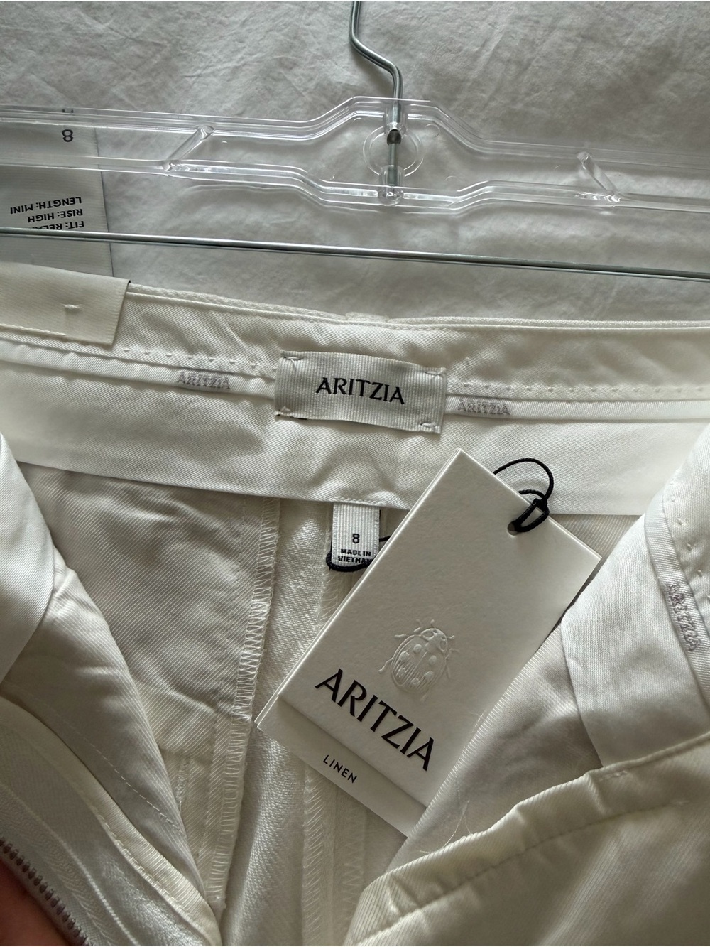 Aritzia Linen Shorts in Off-White - Picture 2 of 4